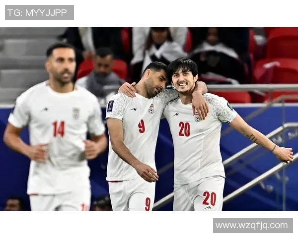 卡塔尔足球明星齐聚一堂合照展现团结与激情的瞬间 卡塔尔足球明星齐聚一堂合照展现团结与激情的瞬间